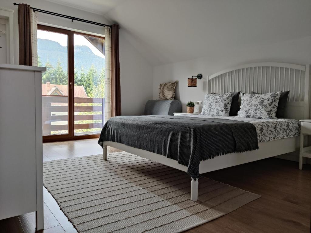 Image 1 of Ara Chalet