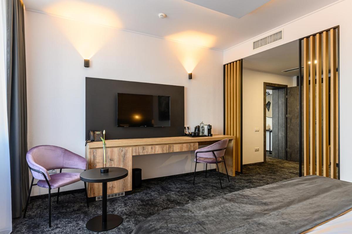 Image 4 of B THE HOTEL