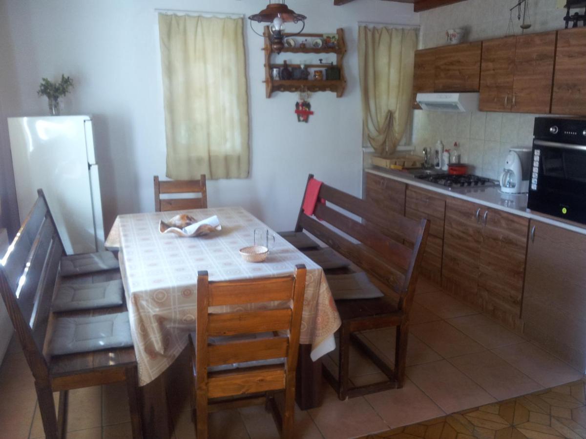 Image 4 of Cabana Ninel
