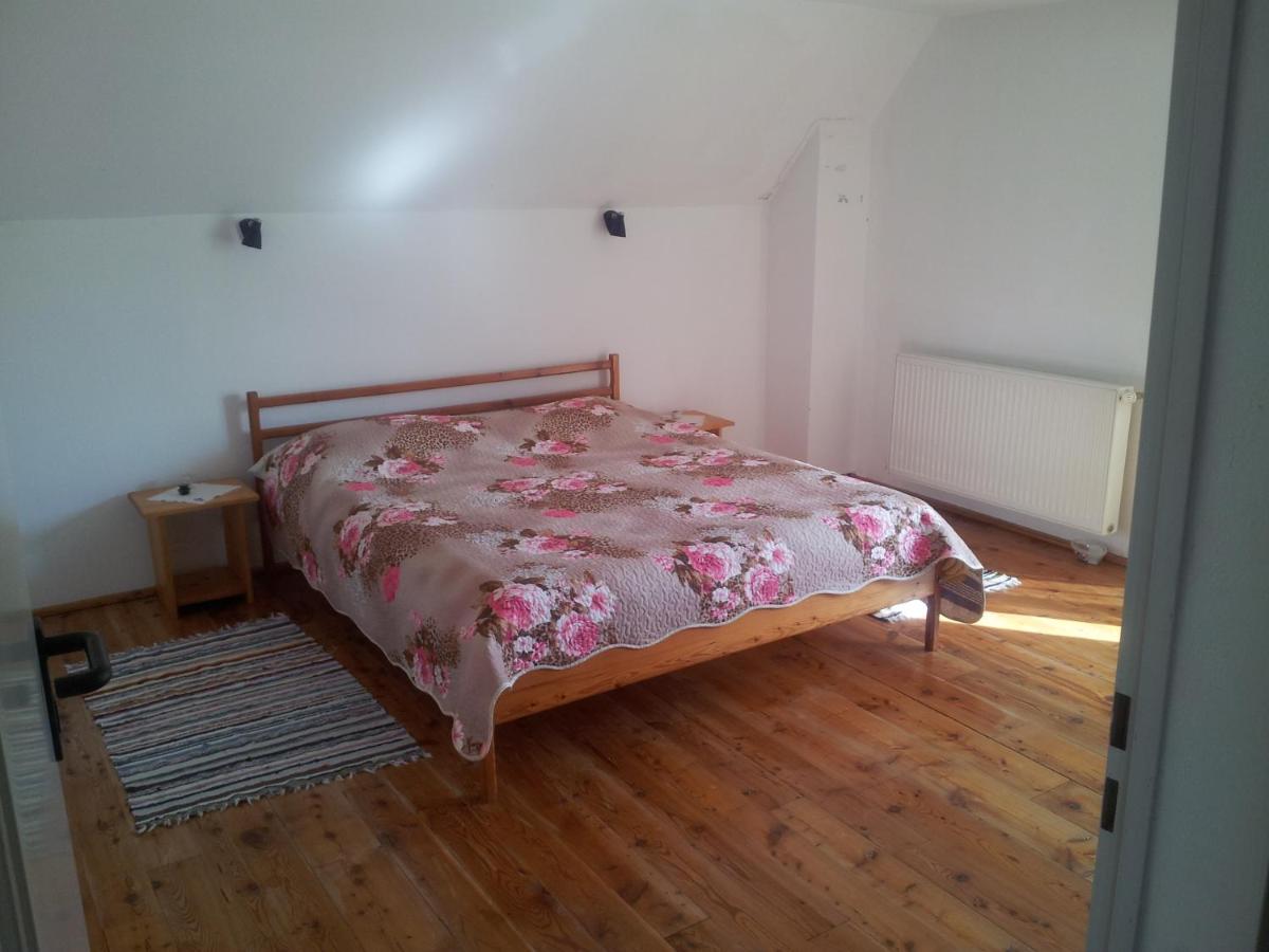 Image 2 of Cabana Ninel