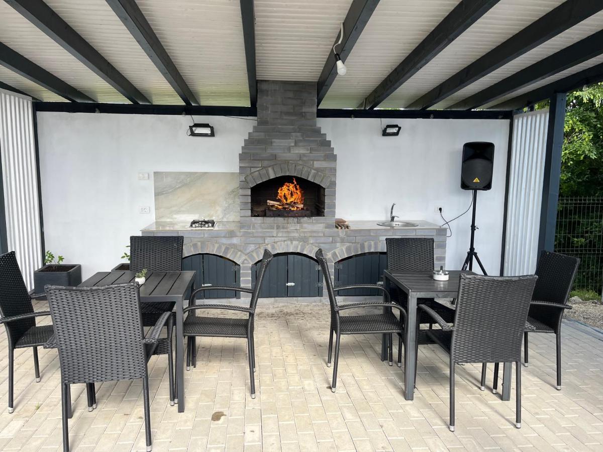Image 4 of Cabana Priod Coronini