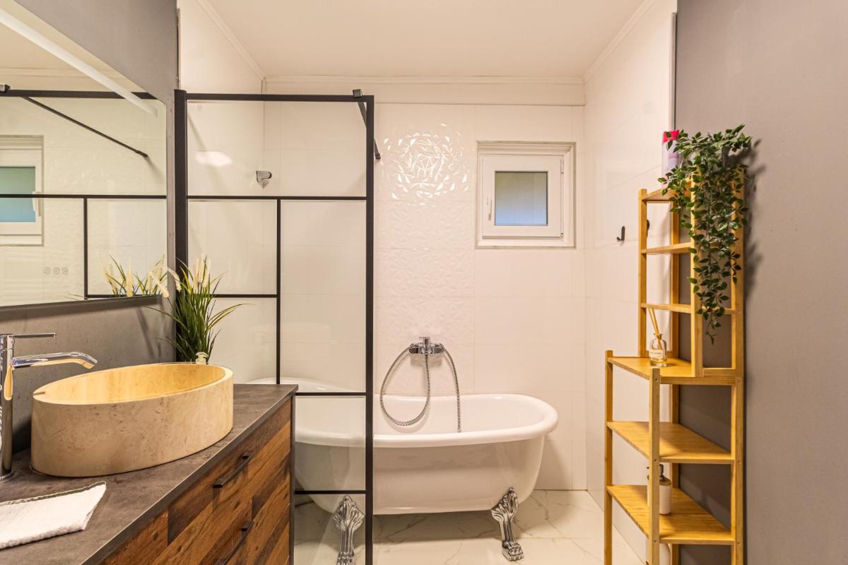 Image 3 of Cabana Timbernest