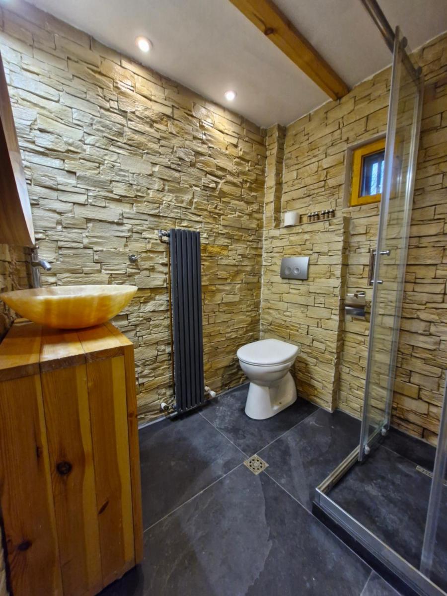 Image 2 of Cabana din Padurea Valeni