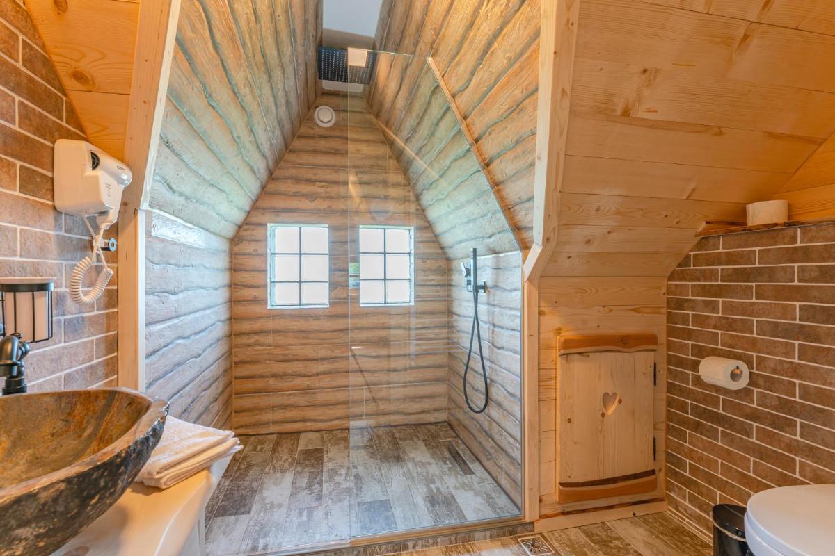 Image 3 of Cabane de Poveste