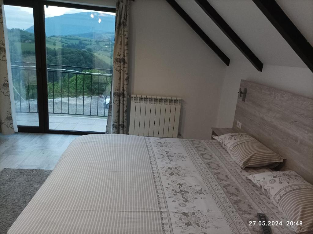 Image 1 of Casa din Livadă, Poiana Mărului, Brasov