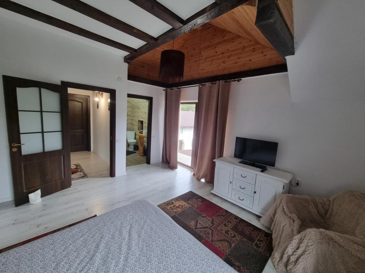 Image 5 of Casa din vale