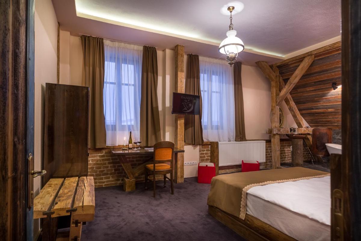 Image 2 of Castle Hotel Daniel