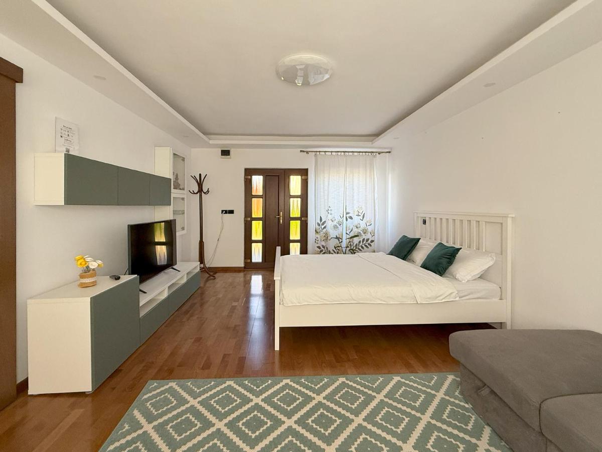Image 5 of Casuta Fulgu – sa te simti ca acasa!