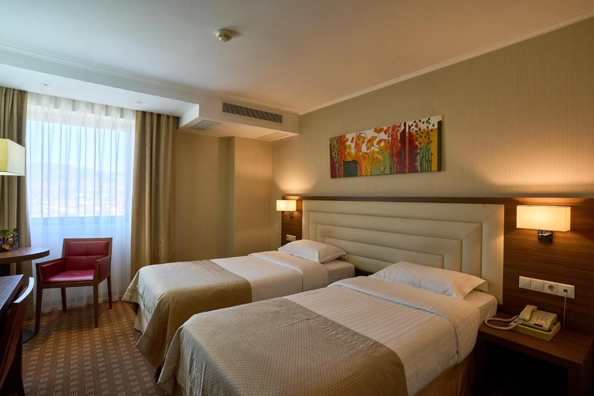 Image 2 of Central Plaza Hotel