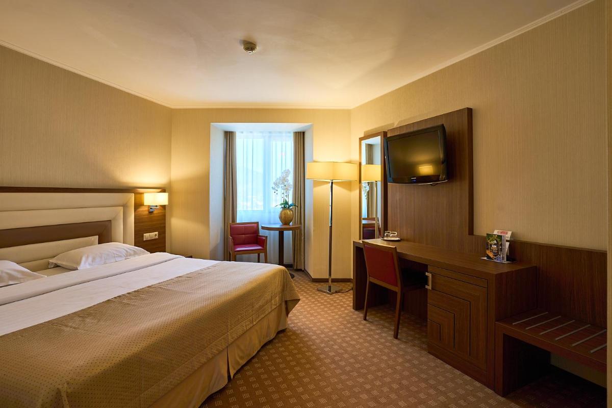 Image 5 of Central Plaza Hotel