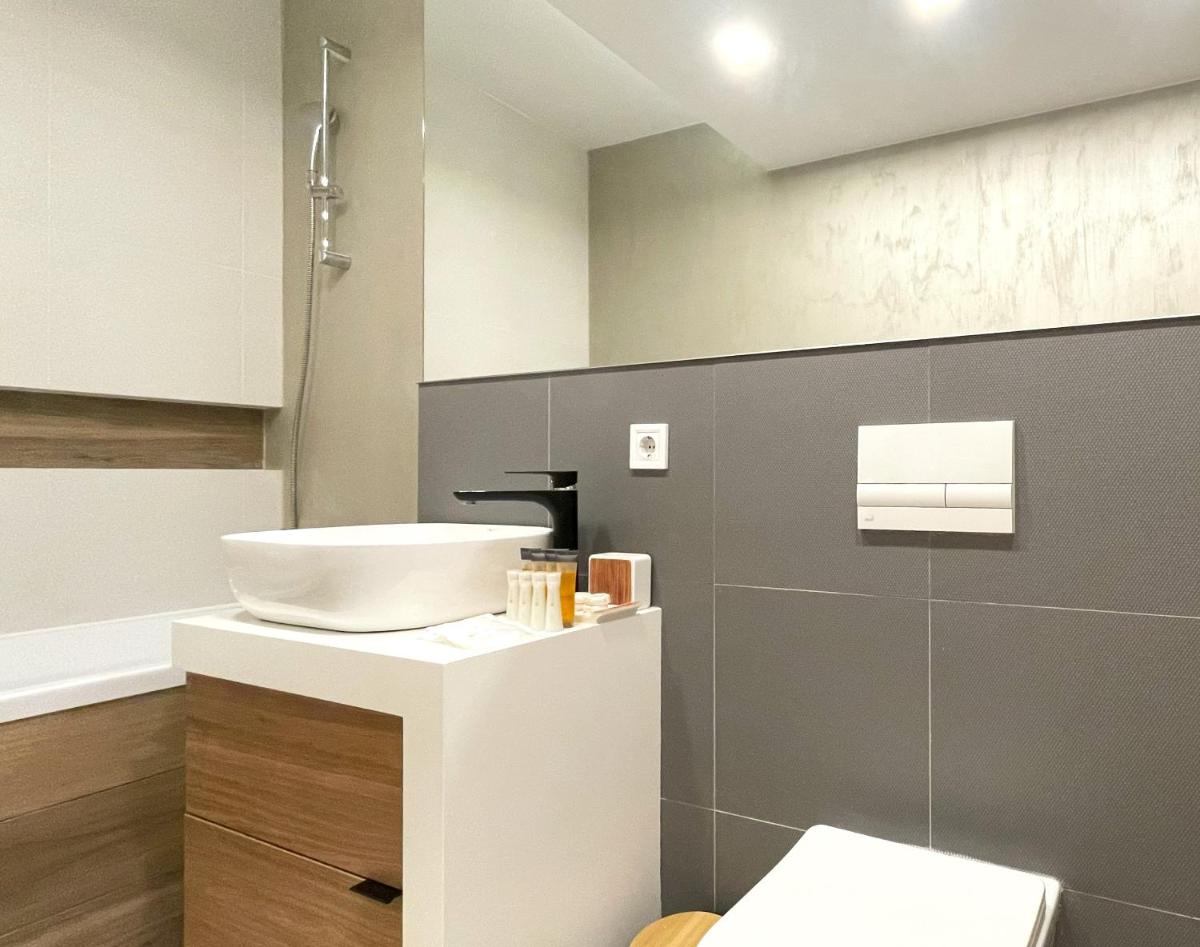 Image 5 of Chic Apartment in Cosmopolit Residence