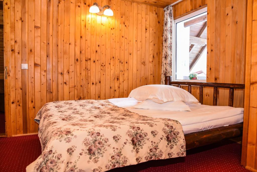 Image 1 of Colț Viu Cabana