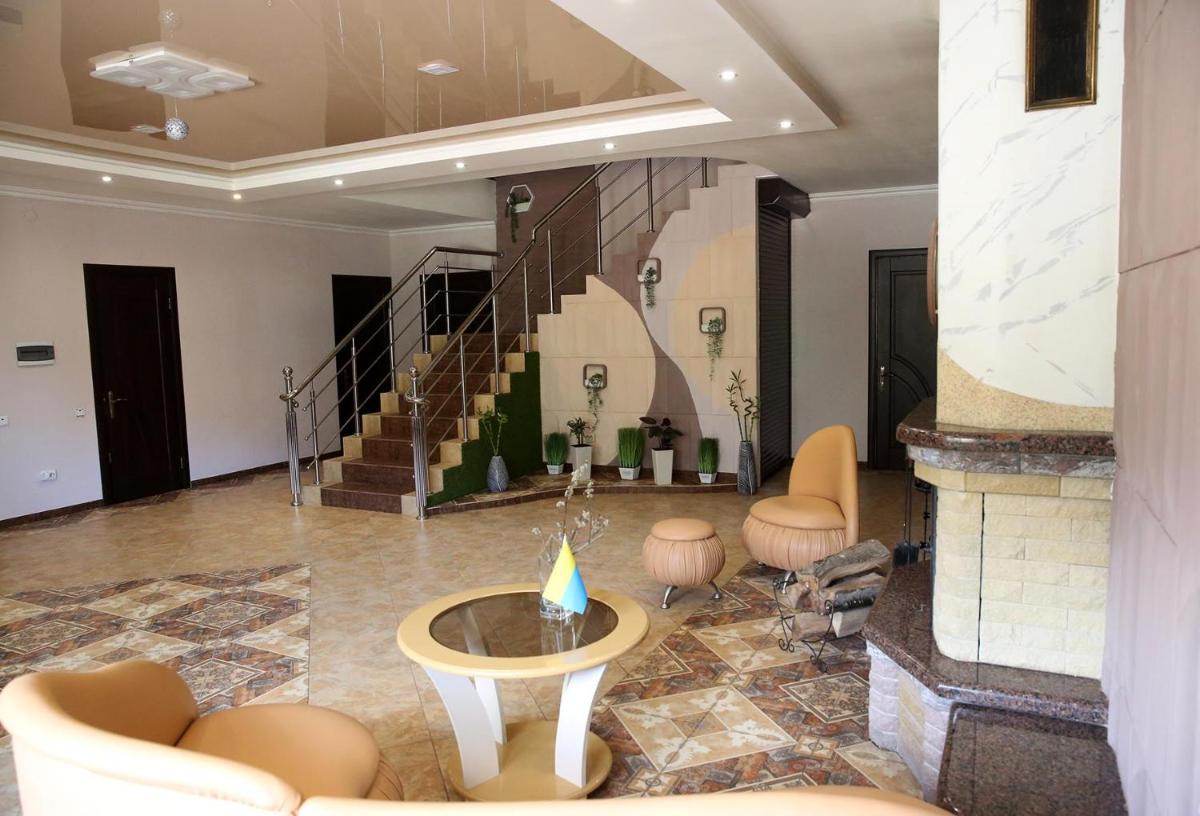 Image 3 of Den House