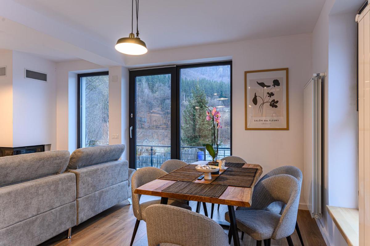 Image 4 of Doftana Lake House