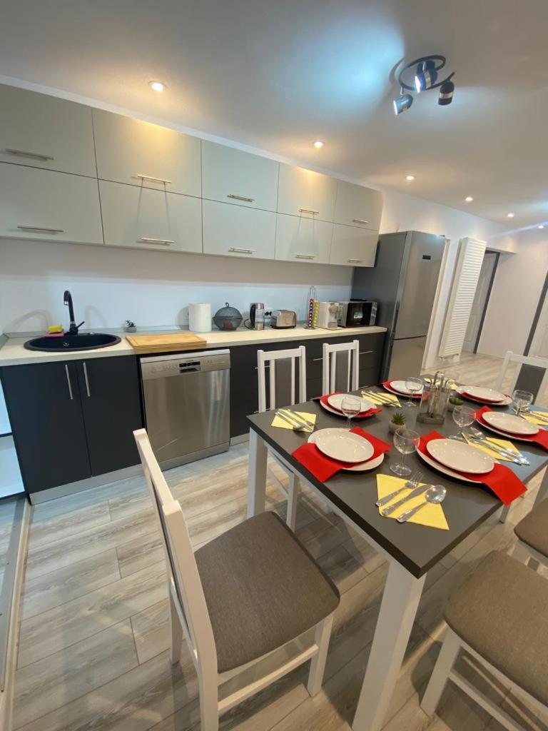 Image 4 of Double D Apartments