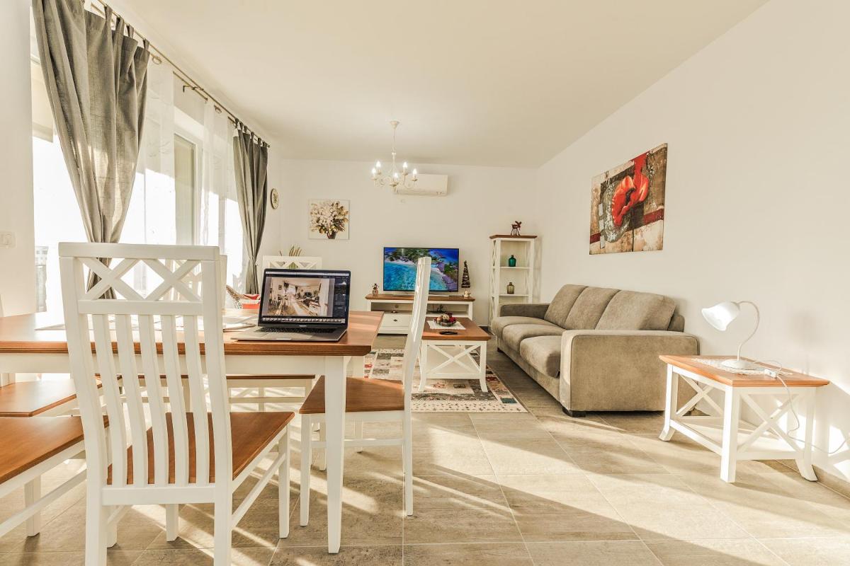 Image 5 of Elegant Sophia’s Apartment