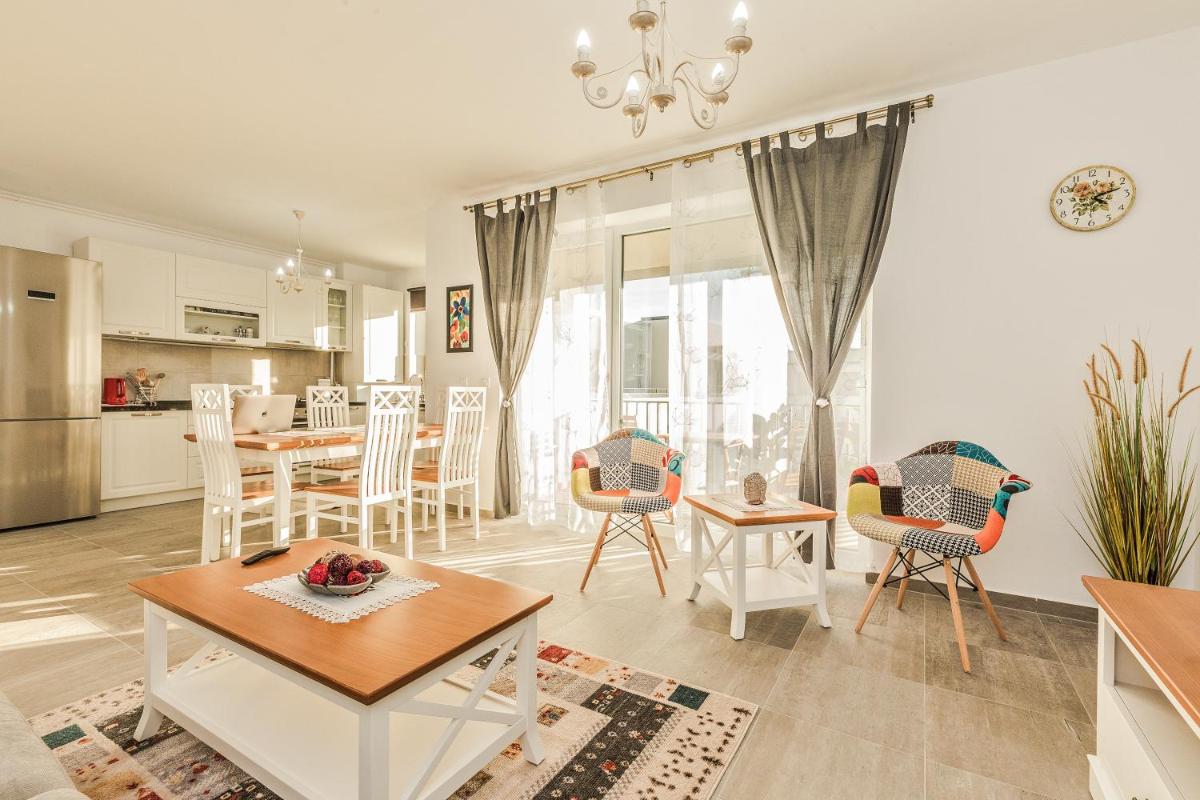 Image 4 of Elegant Sophia’s Apartment