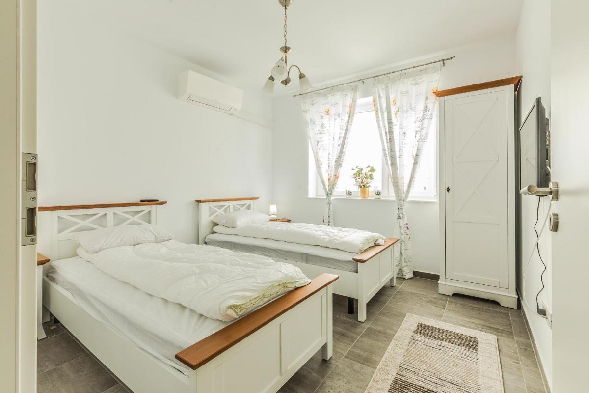 Image 2 of Elegant Sophia’s Apartment