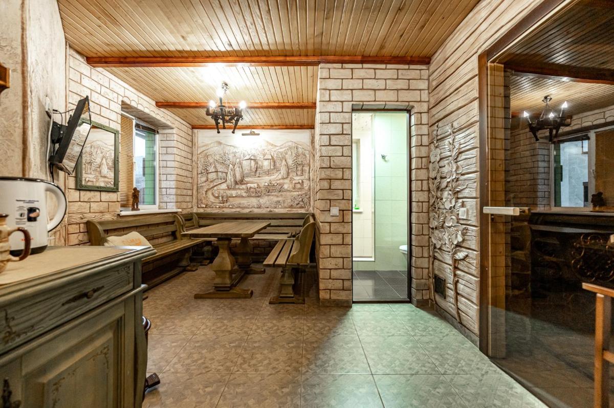 Image 3 of Emerald House