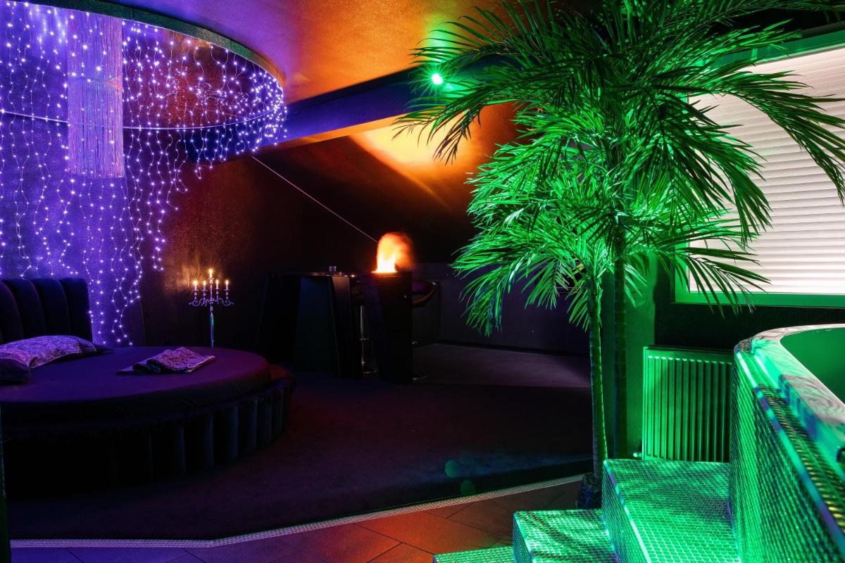 Image 2 of Excentric Studio 2