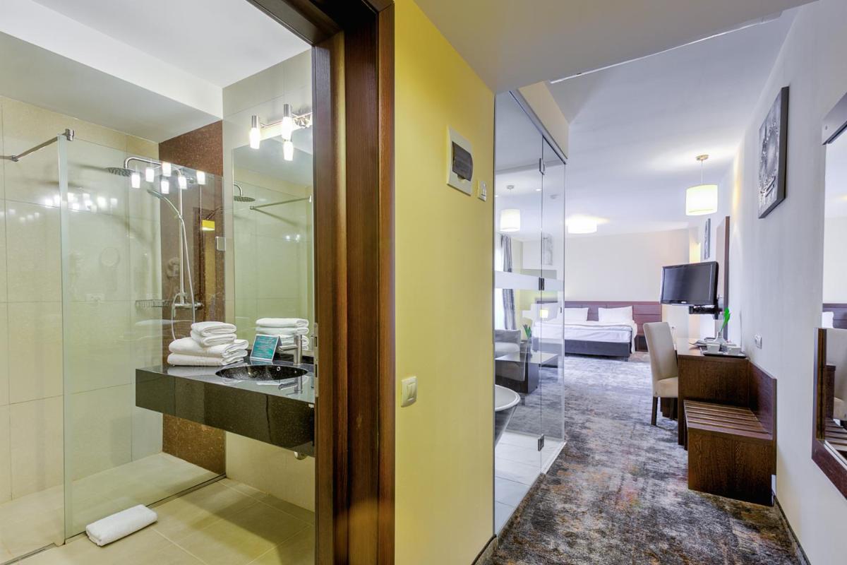 Image 3 of Golden Time Hotel