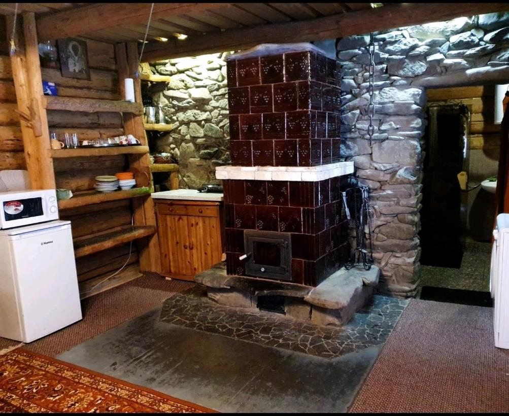 Image 3 of Хатина біля потока