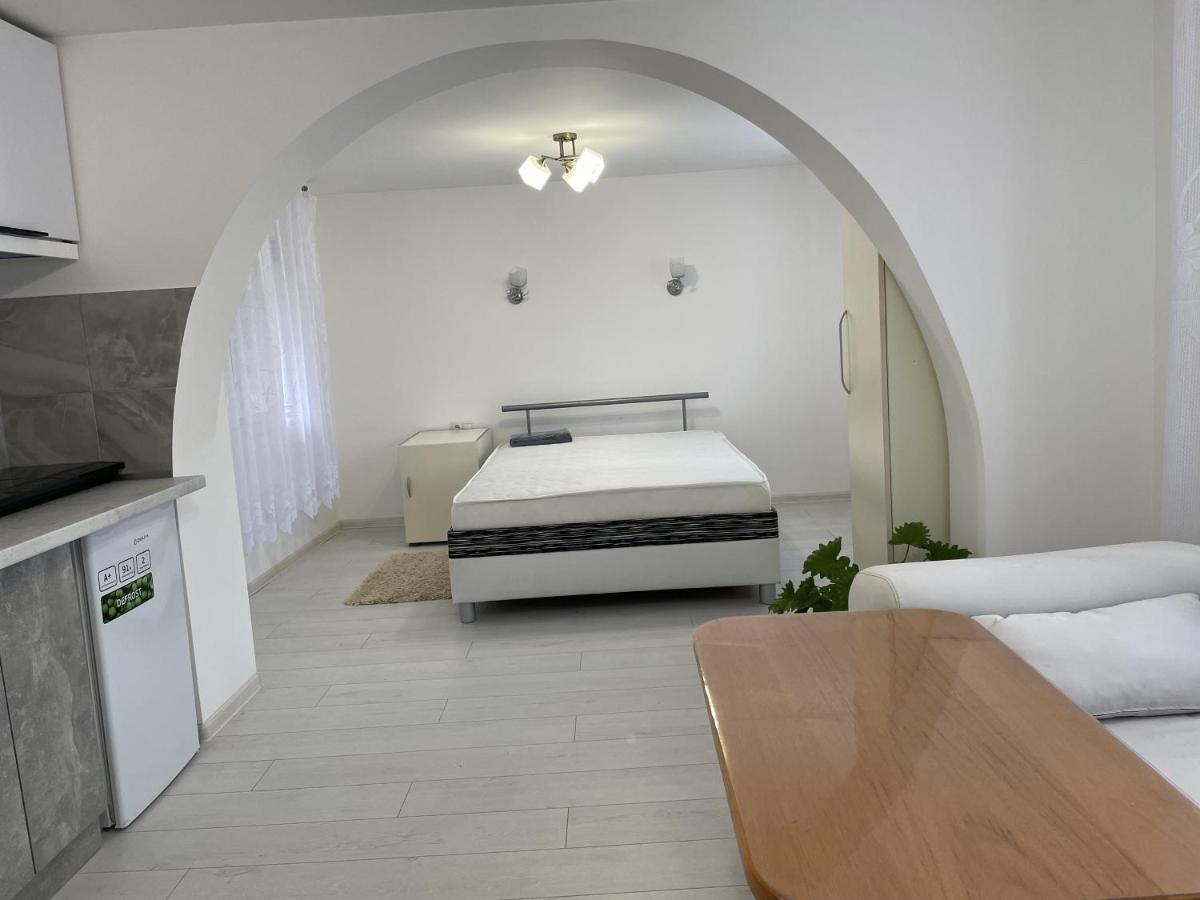 Image 3 of House Menchul