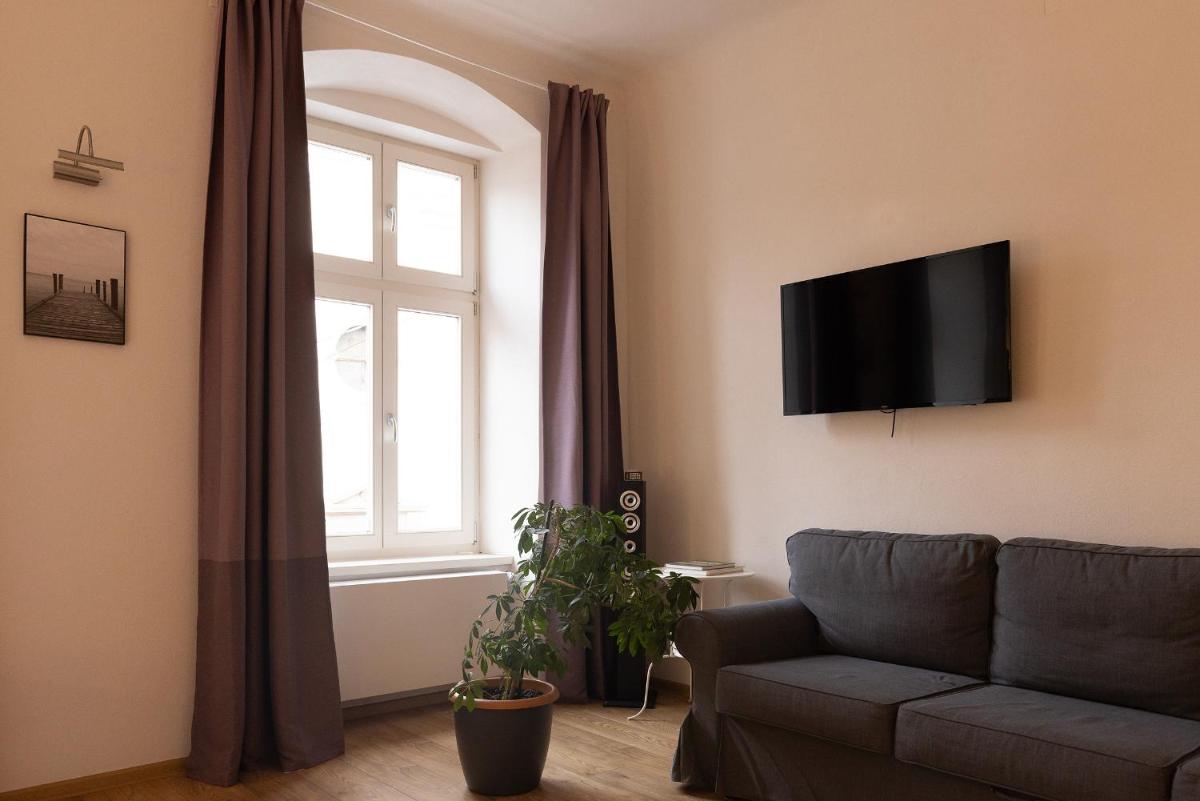 Image 2 of Jules Home