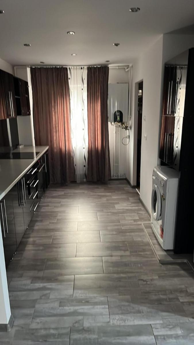 Image 2 of LA CARMEN ! Apartament cu 3 camere !