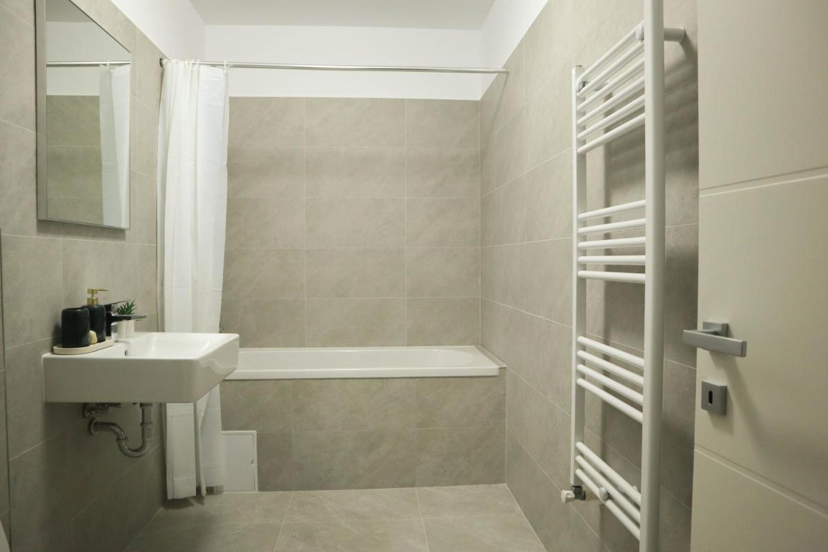 Image 3 of LZR Apartments