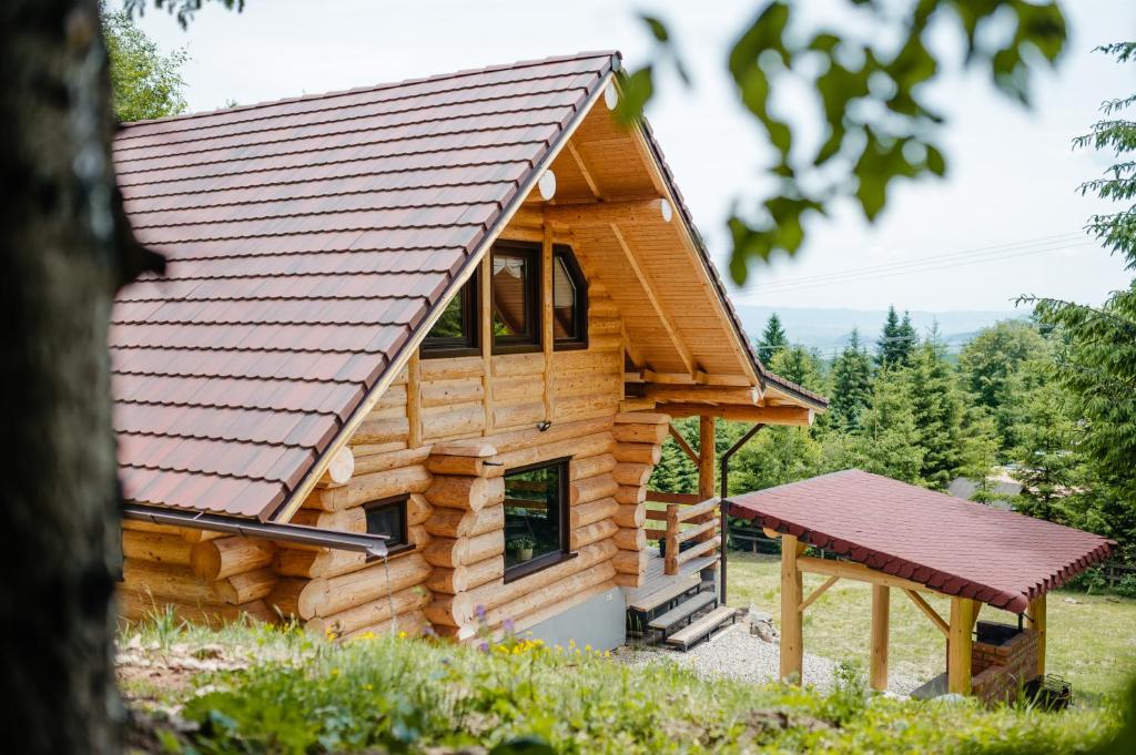 Image 1 of Log Cabin Piricske