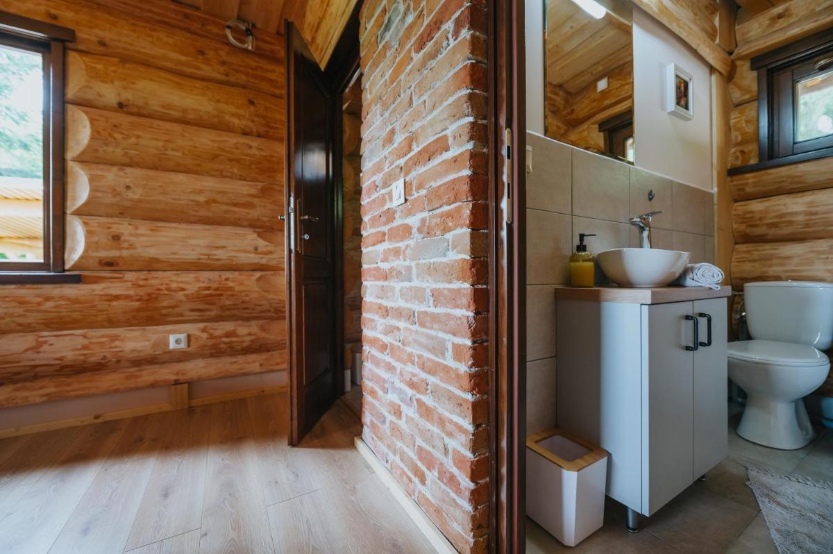 Image 3 of Log Cabin Piricske