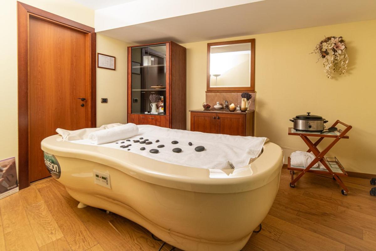 Image 3 of Lux Garden Hotel