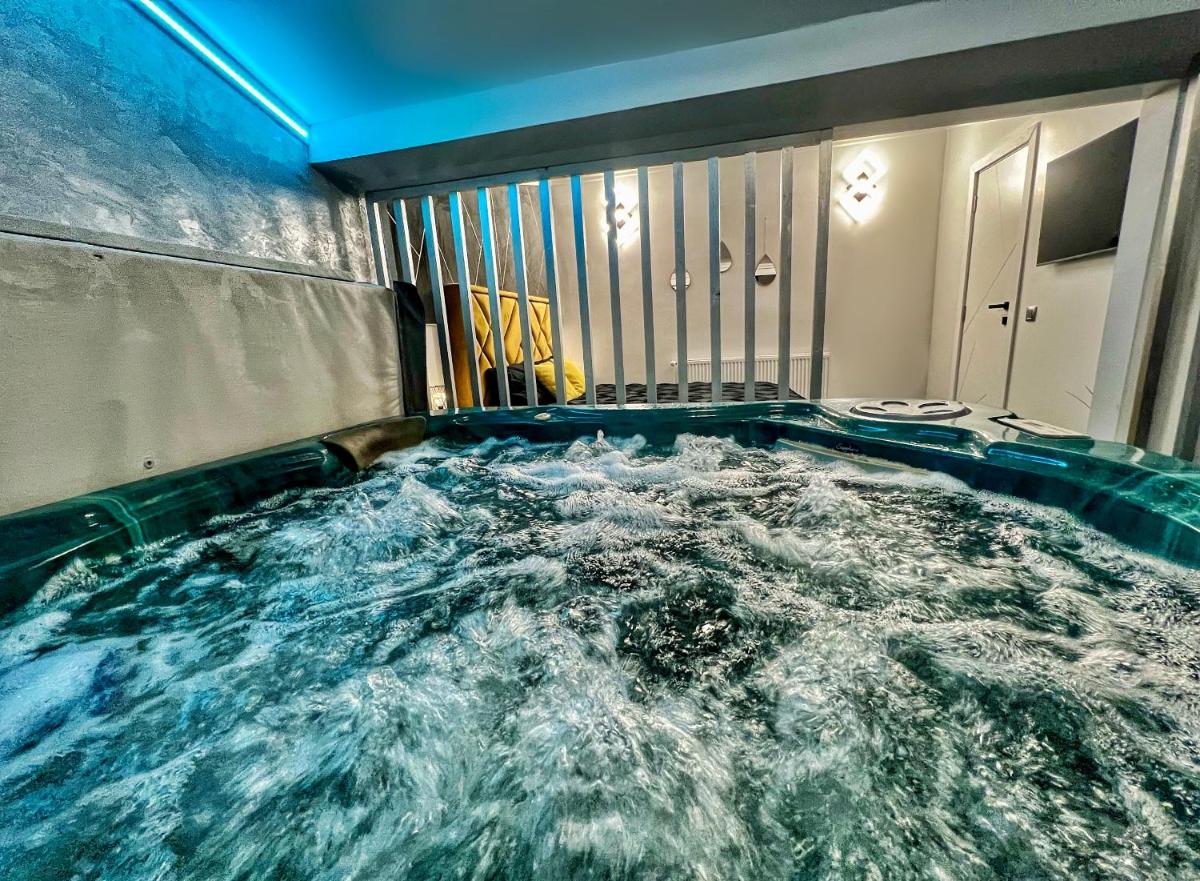 Image 3 of Luxor – Jacuzzi Apartments