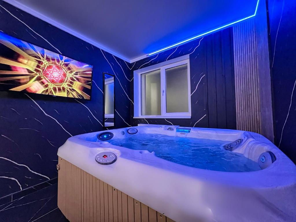 Image 1 of Luxor – Jacuzzi Apartments