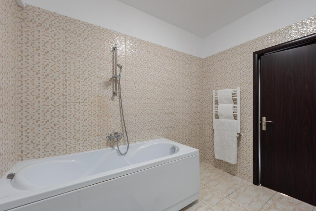 Image 3 of Luxury Apartment