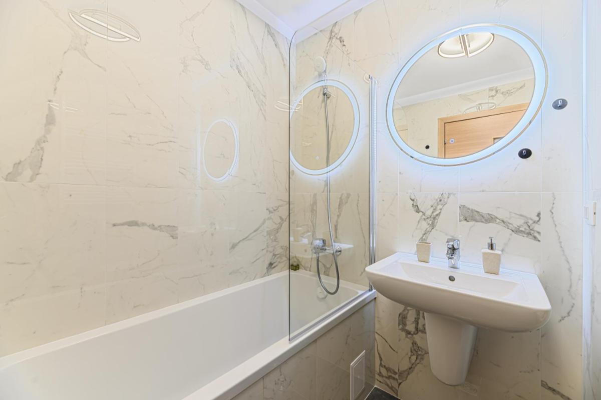 Image 5 of MoHost Blue Moon Apartments