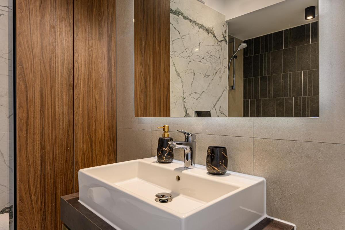 Image 5 of MoHost Luxury Landing Apartments Complex Qualis Brasov