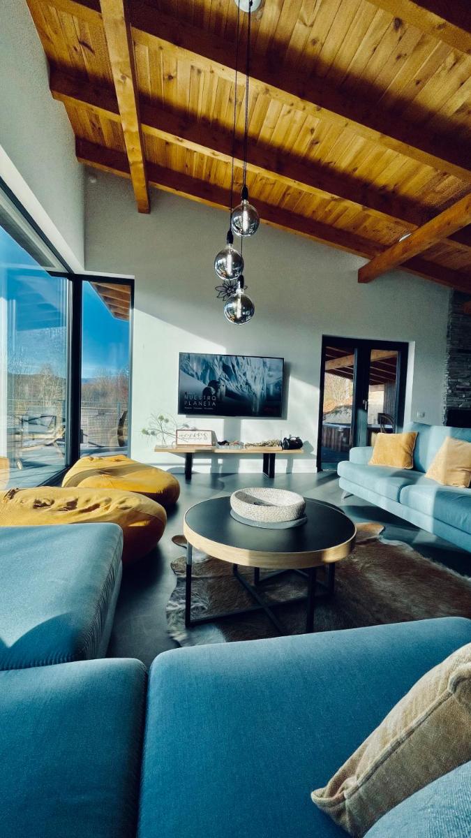 Image 5 of Mountain Lodge