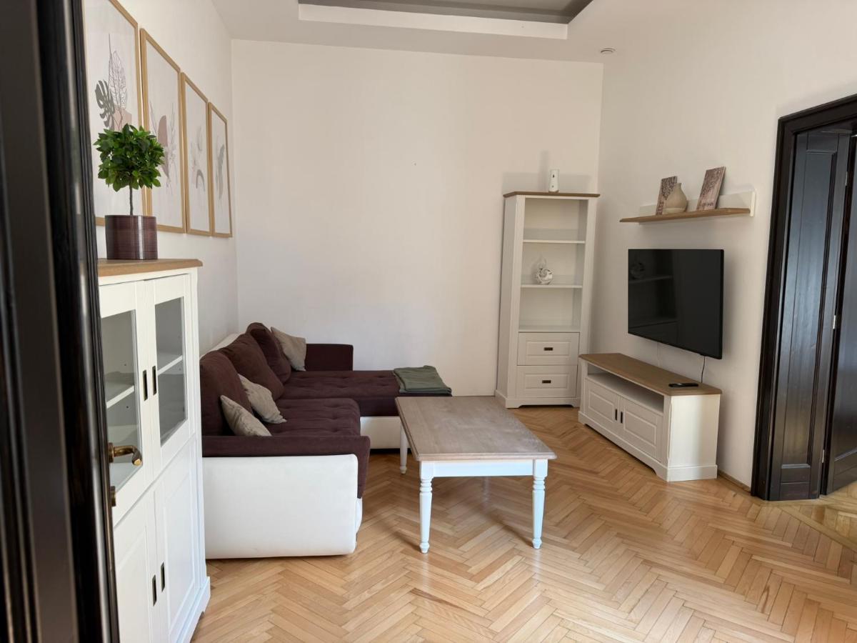 Image 5 of Nature-Inspired Stay in Piata Sfatului Brasov