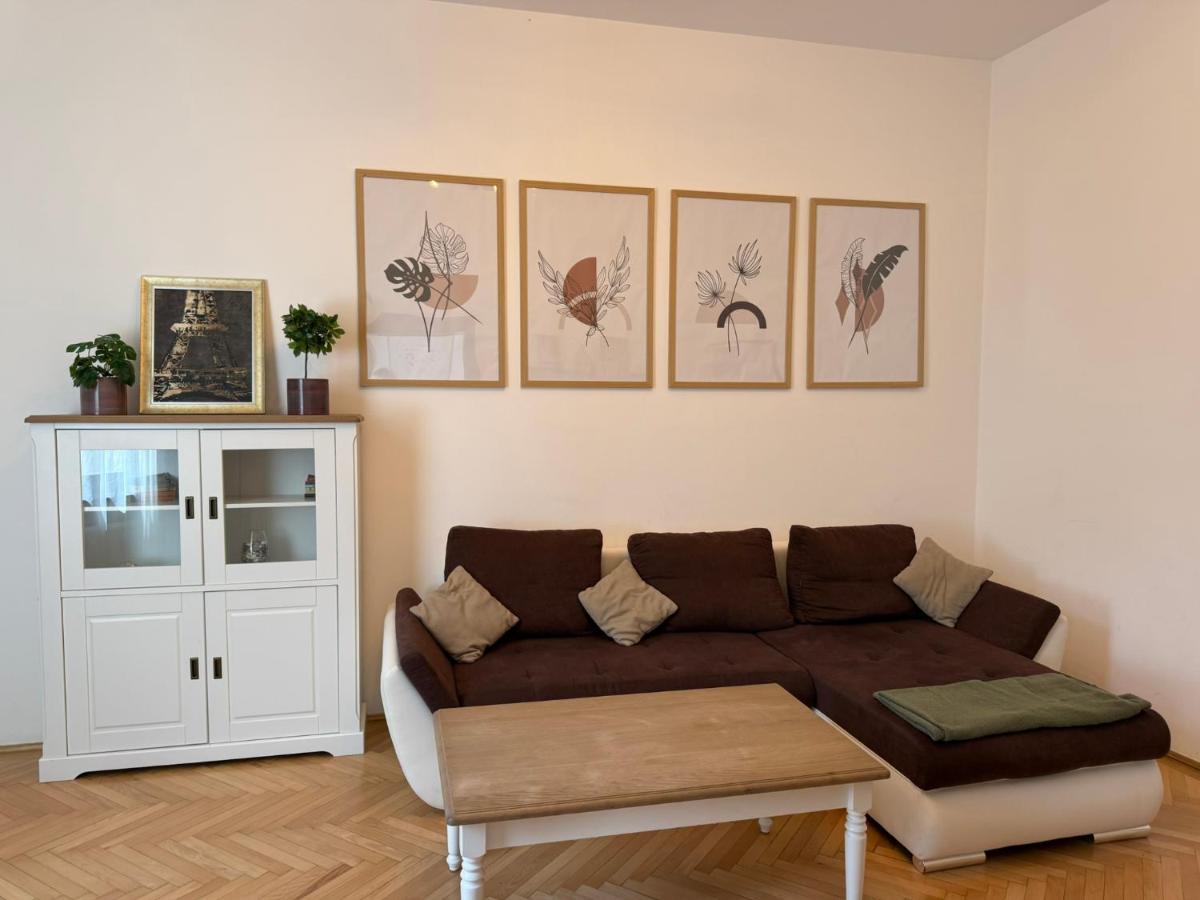 Image 3 of Nature-Inspired Stay in Piata Sfatului Brasov