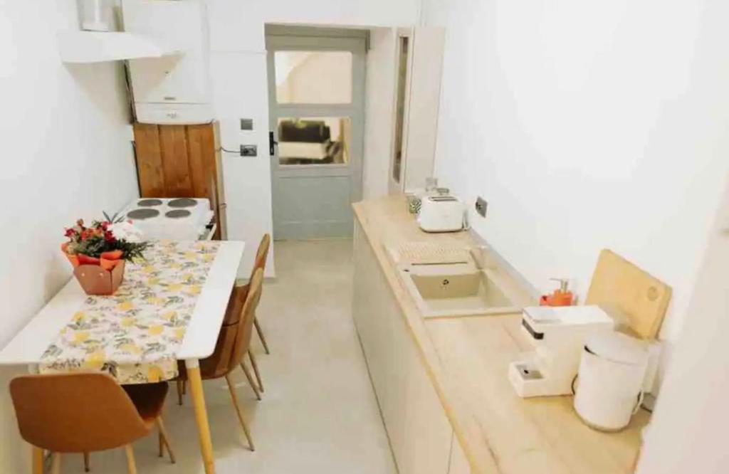 Image 1 of Old town luxury segment