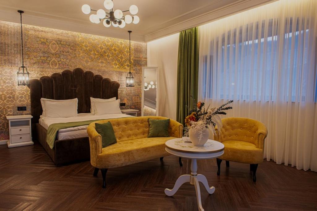 Image 1 of RUELLE Chateau Boutique