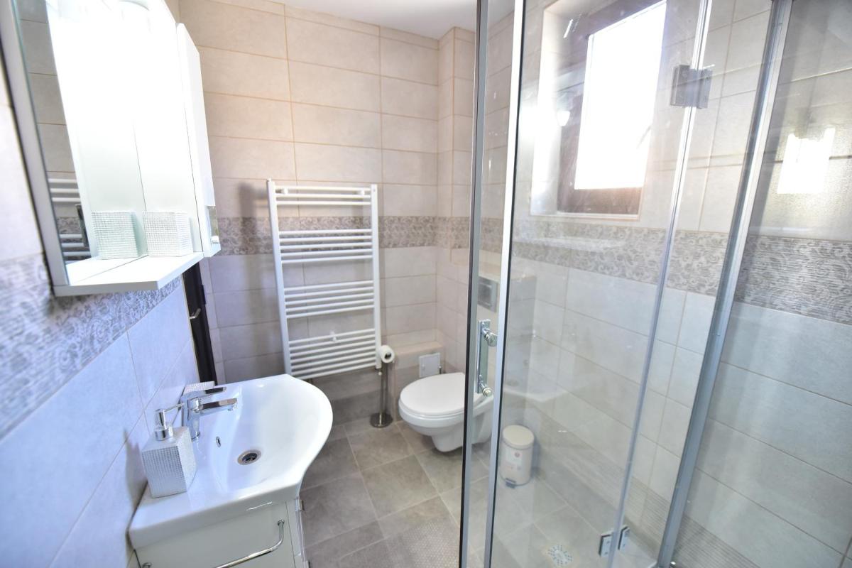 Image 2 of Regim Hotel Hanea jacuzzi in camera,piscina exterioara si sauna comuna