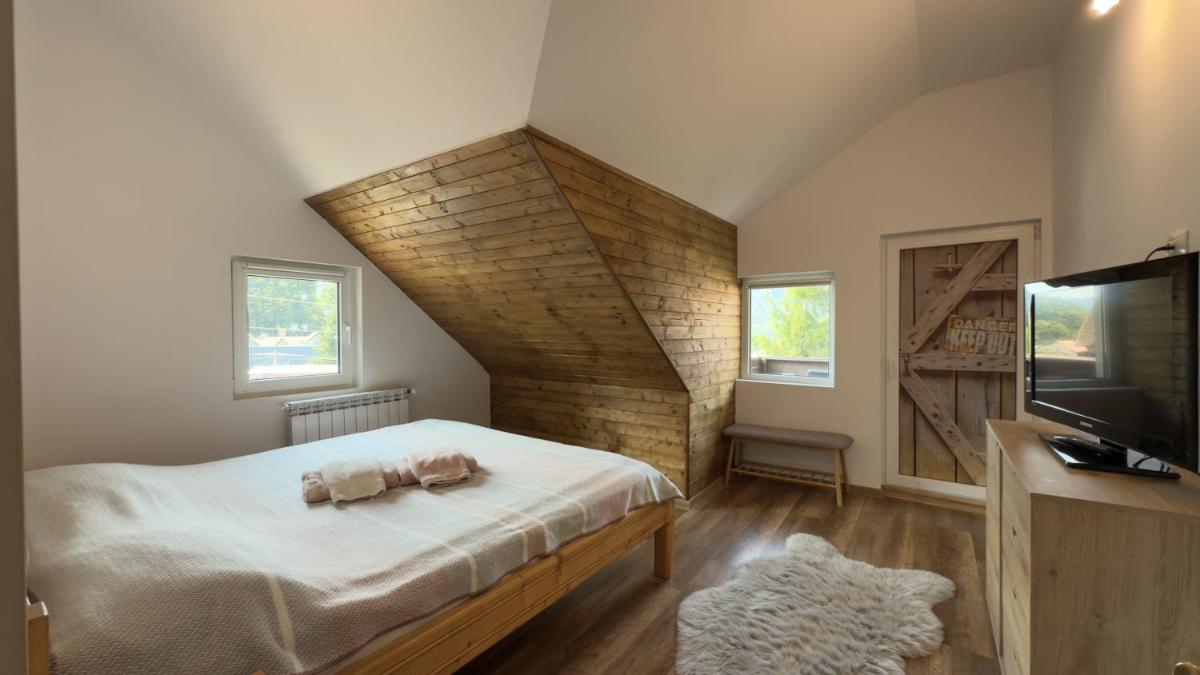 Image 2 of Rustic House Busteni