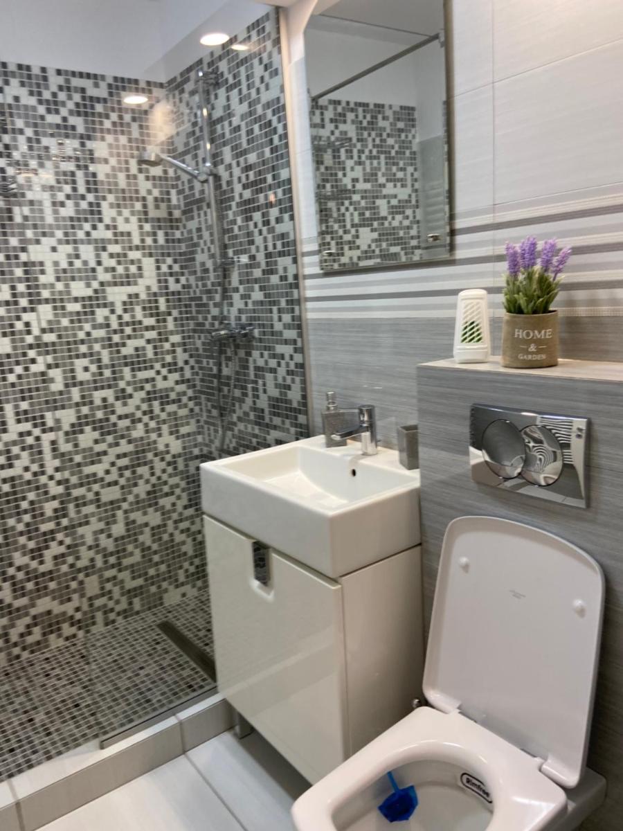Image 3 of Sarah Apartments