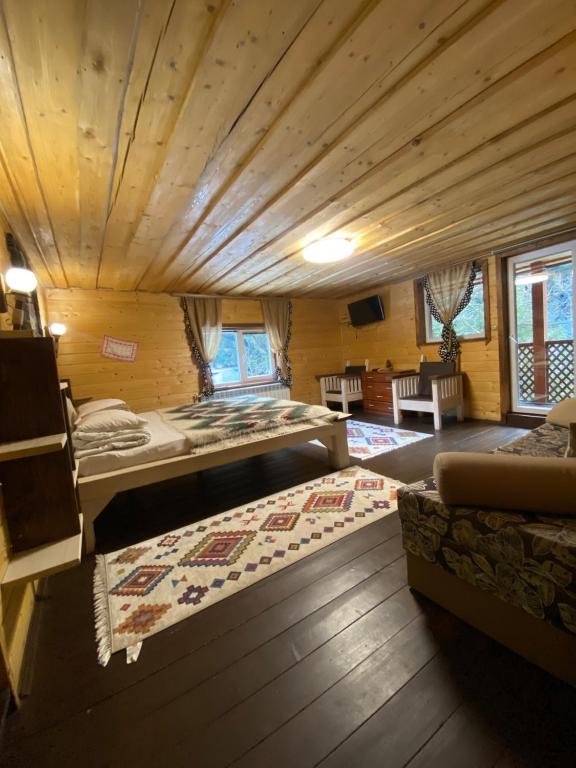 Image 1 of Сімейний номер 1 Садиба У Ані