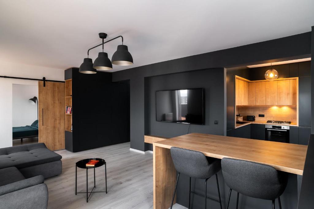 Image 1 of Skylark – Manhattan Penthouse with Jacuzzi & Panoramic View