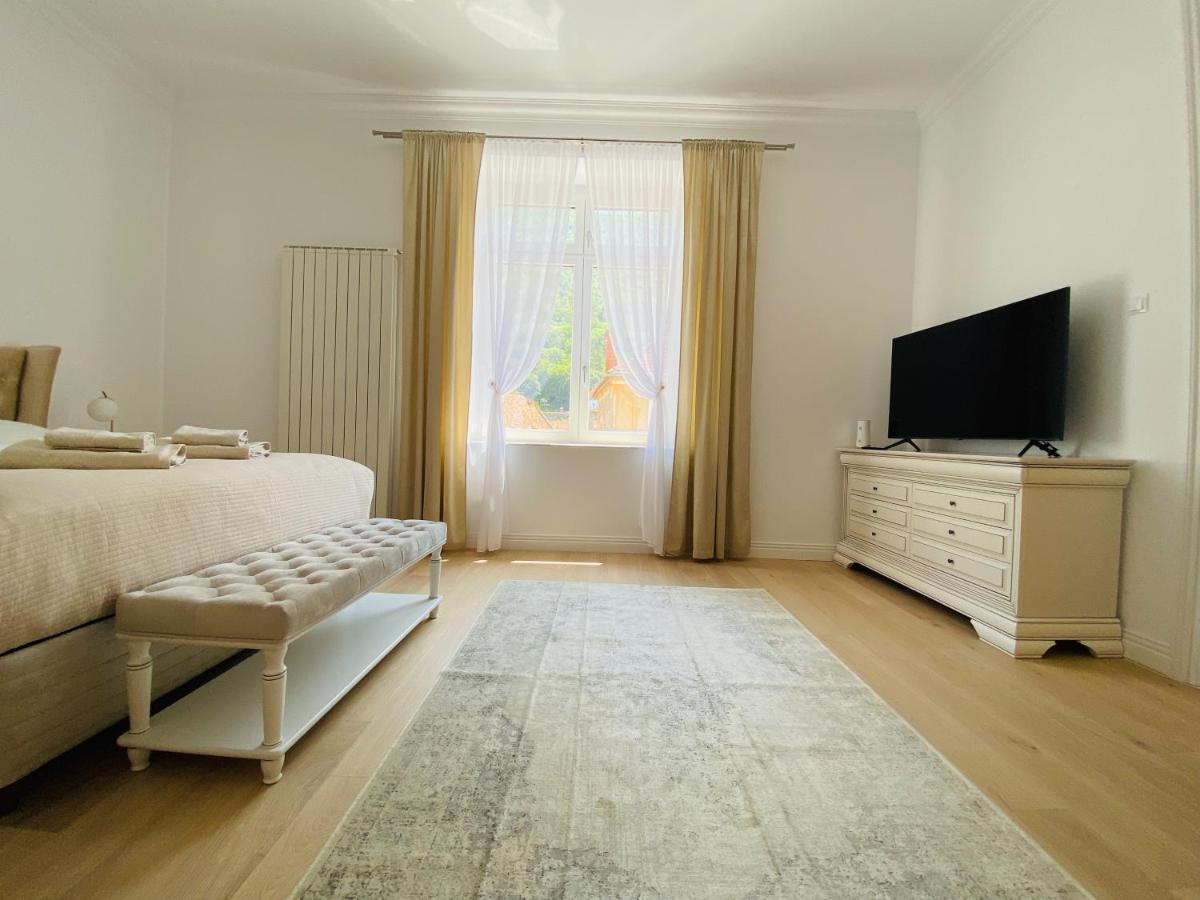 Image 3 of Suite № 7