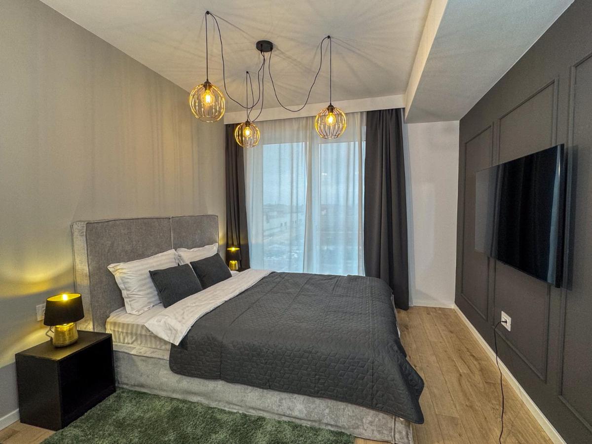 Image 2 of Velvet Noir, Modern & Luxury Apt, Parking